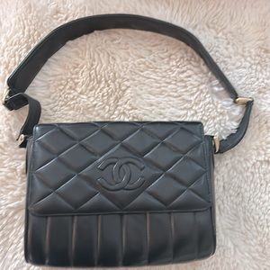 Black quilted shoulder bag